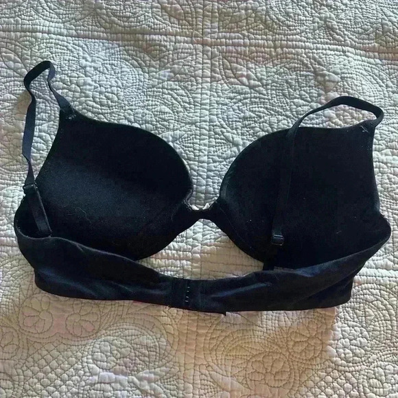 Betsy Johnson 34C Black padded bra slight push up Feminine and sexy classic - Picture 2 of 8